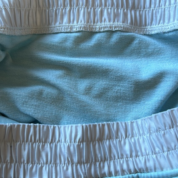 Lululemon size 4 hoodie with front pocket pale blue - Picture 5 of 5
